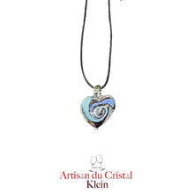 Load image into Gallery viewer, Pendentif Coeur en Cristal 25 mm. Cordon noir effet cuir réglable (50/55 cm) Le modèle se décline en différents coloris : Bleu/blanc