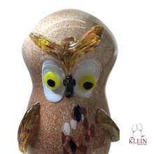 Load image into Gallery viewer, Lampe Chouette Polychrome en Cristal création de la Maison Klein Artisan du Cristal Modèle "Lulu" détail couleurs
