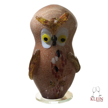 Load image into Gallery viewer, Lampe Chouette Polychrome en Cristal création de la Maison Klein Artisan du Cristal Modèle "Lulu" éteinte