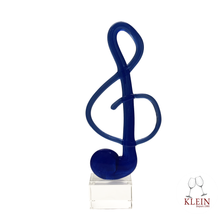 Load image into Gallery viewer, Clé de Sol Bleu cobalt en Cristal sur un socle en cristal vue de dos
