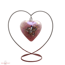 Charger l&#39;image dans la galerie, Coeur suspendu en cristal moyen modèle. Support acier, coeur cristal rose clair
