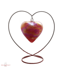 Charger l&#39;image dans la galerie, Coeur suspendu en cristal grand modèle. Support acier, coeur cristal rose fuchsia
