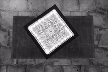 Charger l'image dans la galerie, Colonne Manhattan: cristal et acier.