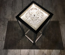 Load image into Gallery viewer, Manhattan column: Crystal and steel.