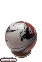 Charger l&#39;image dans la galerie, Lampe boule en cristal maison KLEIN modèle puissance rouge éteinte
