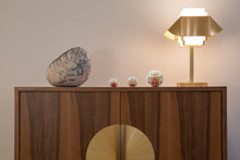 Charger l'image dans la galerie, Mise en situation des sulfures presse papier modèle explosion. Sulfures de tailles différentes qui agrémentent à la perfection votre intérieur.