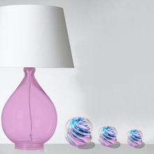 Load image into Gallery viewer, Mise en situation de sulfure modèle Purple vortex. Disponible en 3 tailles différentes qui s'intégre à la perfection dans votre intérieur.