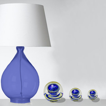 Load image into Gallery viewer, Mise en situation du sulfure presse papier, modèle tourbillon. Disponible en 3 tailles différentes.