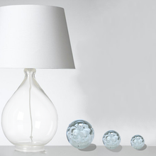 Charger l'image dans la galerie, Mise en situation, sulfure presse papier, modèle "white flower". Disponible en 3 tailles différentes.