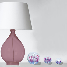 Load image into Gallery viewer, Photo d'ambiance de 3 sulfures. Modèle le Purple pourpre. Disponible en 3 tailles différentes, un objet idéal pour agrémenter votre intérieur.