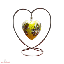 Charger l&#39;image dans la galerie, Coeur suspendu en cristal moyen modèle. Support acier, coeur cristal jaune
