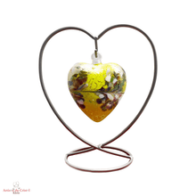 Load image into Gallery viewer, Coeur suspendu en cristal moyen modèle. Support acier, coeur cristal jaune