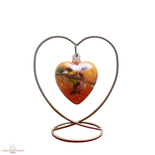 Load image into Gallery viewer, Coeur suspendu en cristal moyen modèle. Support acier, coeur cristal orange