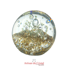 Load image into Gallery viewer, Sulfure presse papier moyen modèle tempête de neige base dorée