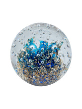 Load image into Gallery viewer, Sulfure en cristal petit model. Le célèbre bleu Cobalt mélangé à la noblesse du doré, donne à cet objet de décoration un caractère unique