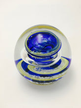 Load image into Gallery viewer, Sulfure en cristal grand model modèle tourbillon, vue en détail du dessus.