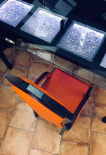 Charger l'image dans la galerie, Fauteuil Manhattan: Bi-color.