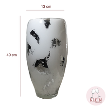 Load image into Gallery viewer, Nouveauté : Collection &quot;Le Rouge et Le Noir&quot; Vase Argent-Blanc
