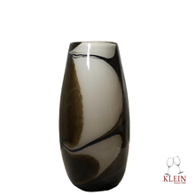 Load image into Gallery viewer, Nouveauté : Collection &quot;Summer Breeze&quot; Vase ovale noir blanc et bleu vue de coté
