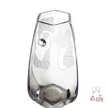 Load image into Gallery viewer,  Collection &quot;Éclat&quot; Vase Pharaon en Cristal Gravé Main Maison KLEIN 54120 Baccarat France vue du dessus
