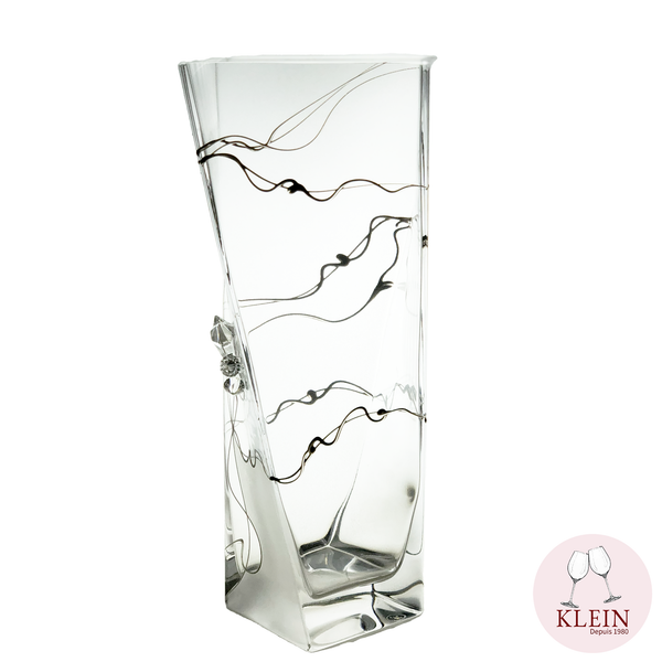 Vase en cristal modèle twist collection éclat, un décor gravé à la main vue de dos 
