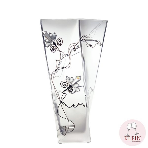 Vase en cristal modèle twist collection éclat, un décor gravé à la main. 