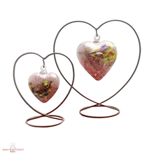 Load image into Gallery viewer, Coeur suspendu en cristal moyen et grand modèle. Support acier, coeur cristal rose

