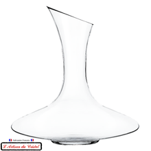Load image into Gallery viewer, Traditional Service: Crystal Wine Decanter with Stopper Maison Klein 54120 Baccarat France