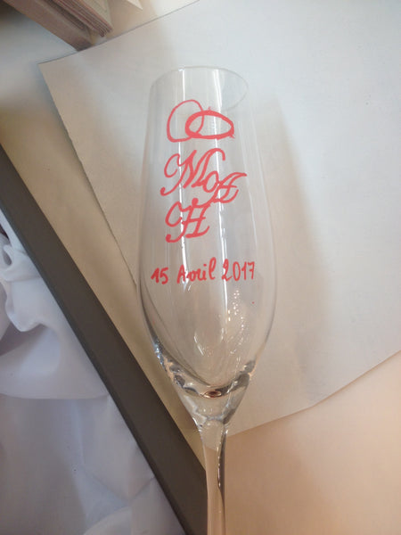 Choose your own fully custom engraving on the glass of your choice
