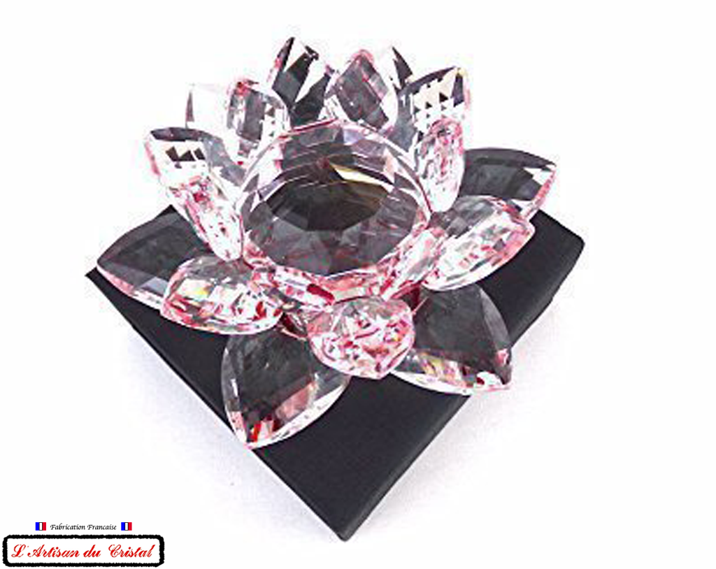 Fleur de Lotus Rubis cristal Maison KLEIN sur son coffret en satin