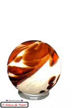 Charger l&#39;image dans la galerie, Lampe boule Cali, nuances de marron, ambre et blanc agrémenté de morceaux de feuille d&#39;argent
