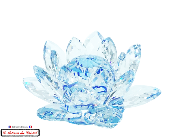 ﻿Fleur de Lotus Bleu cristal Maison KLEIN détails des pétales aux multiples facettes