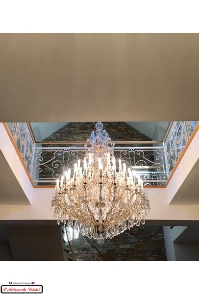 Lustre en Cristal Style Marie-Thérèse : 48 lumières LED Maison Klein 54120 Baccarat France