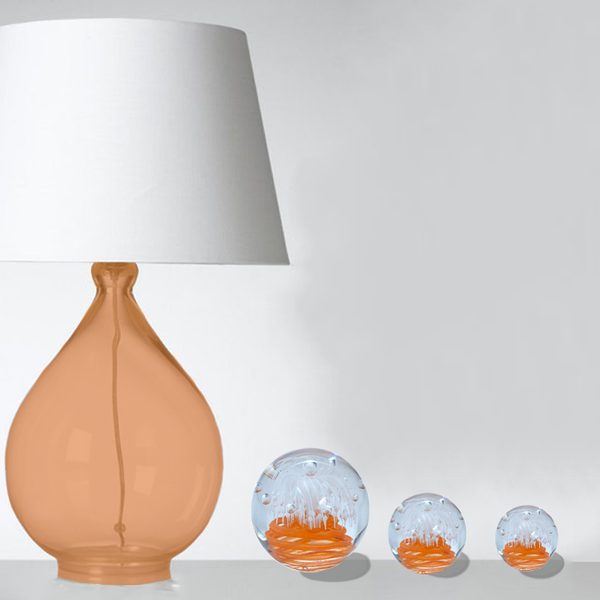 Sulfure Presse Papier modèle orange jellyfish. Disponible en 3 tailles différentes. Un objet décoratif qui s'intégre à la perfection avec cette lampe en cristal orange.