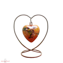 Load image into Gallery viewer, Coeur suspendu en cristal moyen modèle. Support acier, coeur cristal orange
