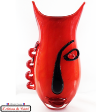 Load image into Gallery viewer, Vase Cristal Visage Rouge Cristal Maison Klein 54120 Baccarat France
