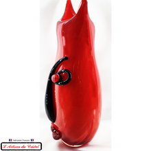 Load image into Gallery viewer, Vase Cristal Visage Rouge Cristal Maison Klein 54120 Baccarat France
