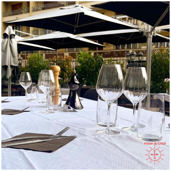 Verres à vin en cristal, décor côtes vénitiennes Table restaurant 