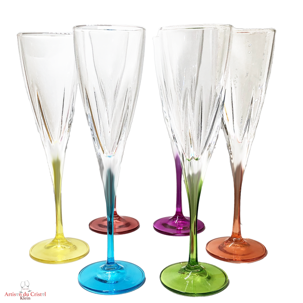 Service arc en ciel 6 flutes à champagnes en cristal, 6 couleurs pastel assorties. Détails couleurs sur le pieds des verres