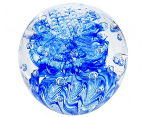 Sulfure Presse Papier en Cristal, modèle Deep Blue réalisé en France par la cristallerie KLEIN. Composé de reflets de différentes teintes de bleu et de blanc, le modèle rappelle les flots de l'océan.