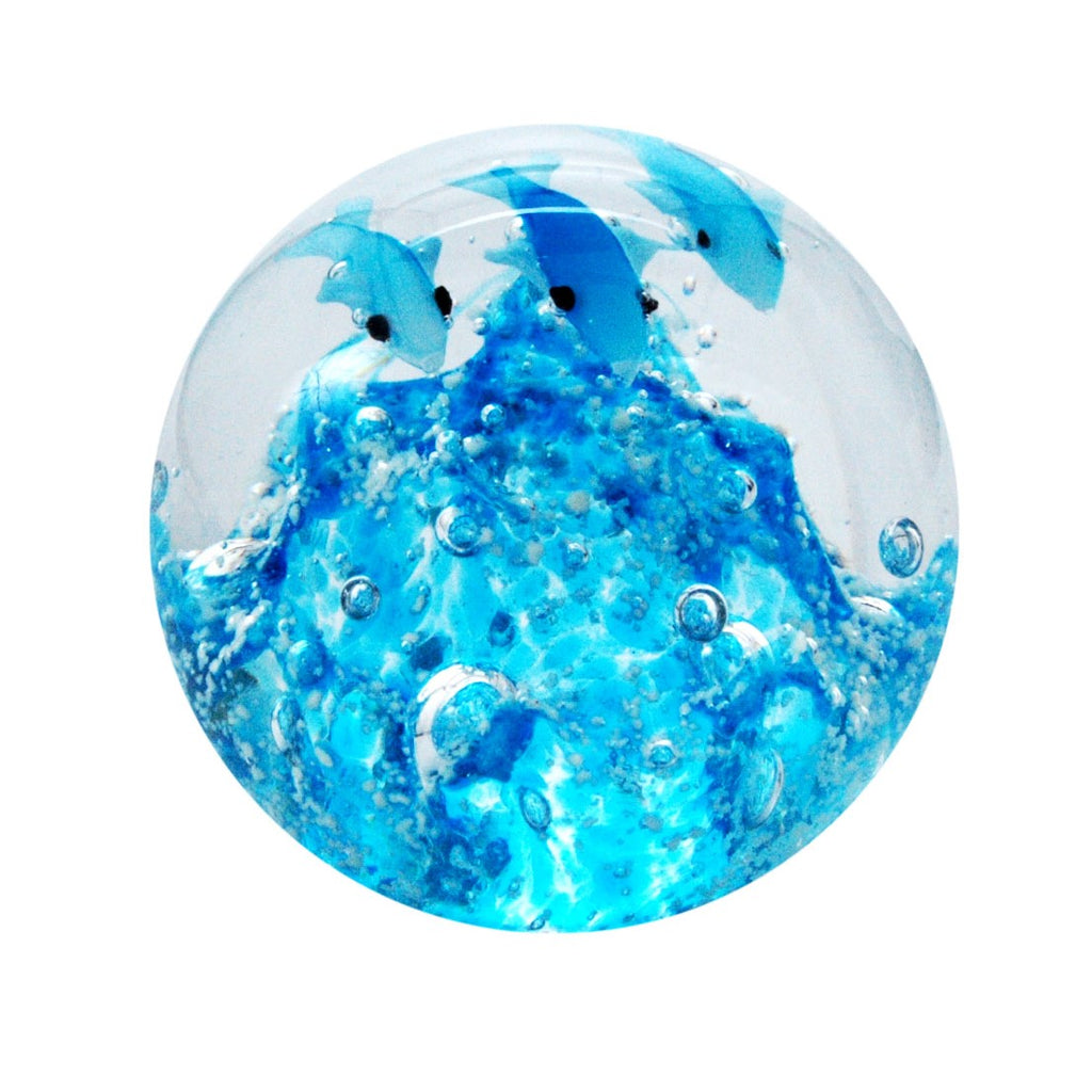 Sulfure en cristal moyen modèle. Motifs de dauphins sur fond bleu