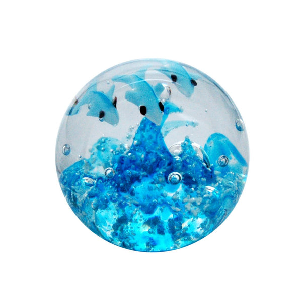 Sulfure en cristal petit modèle. Motifs de dauphins sur fond bleu