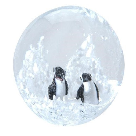 Sulfure en cristal moyen modèle. Une base blanche avec un motif de pingouins