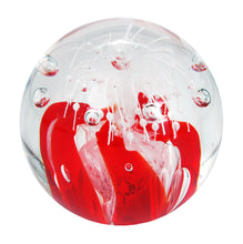 Load image into Gallery viewer, Sulfure en cristal grand model. Une base rouge, surplombée par un motif de fleur blanche
