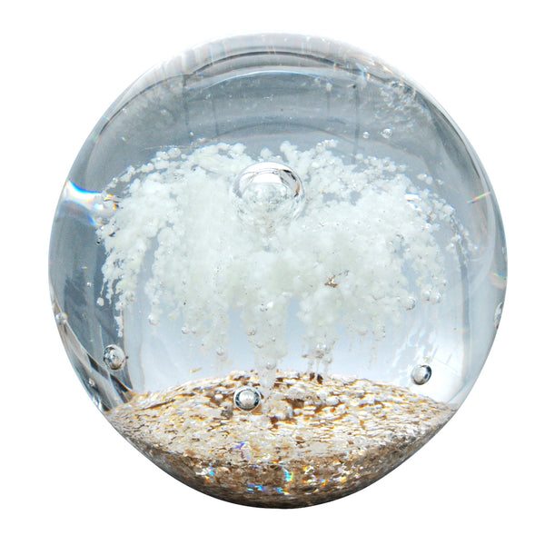 Sulfure en cristal grand model. Une base dorée, surplombée d'un motif floral blanc