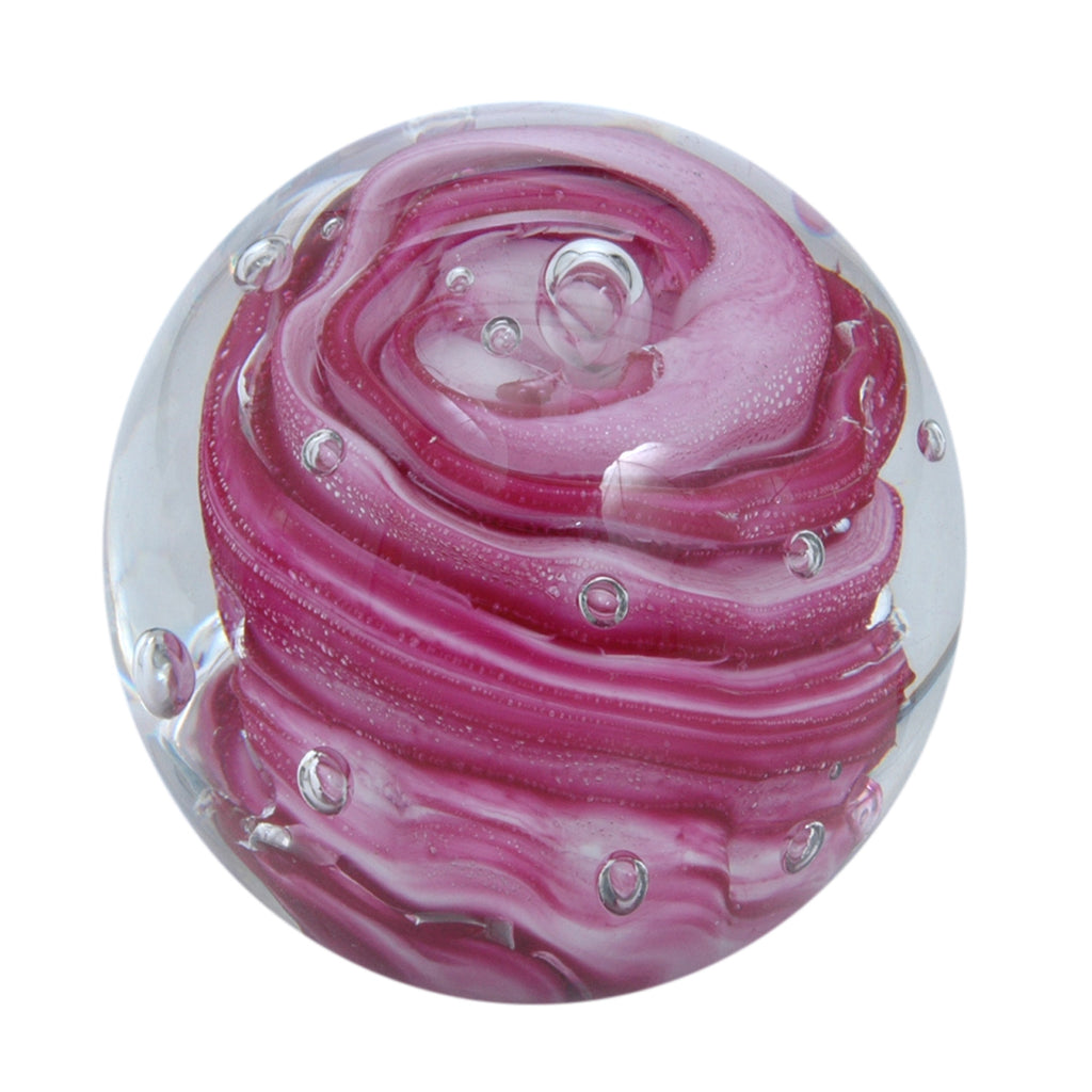 Sulfure en cristal grand model. Un mélange de différentes teintes de rose donne un caractère unique à cet objet de décoration.