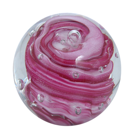 Sulfure en cristal grand model. Un mélange de différentes teintes de rose donne un caractère unique à cet objet de décoration.