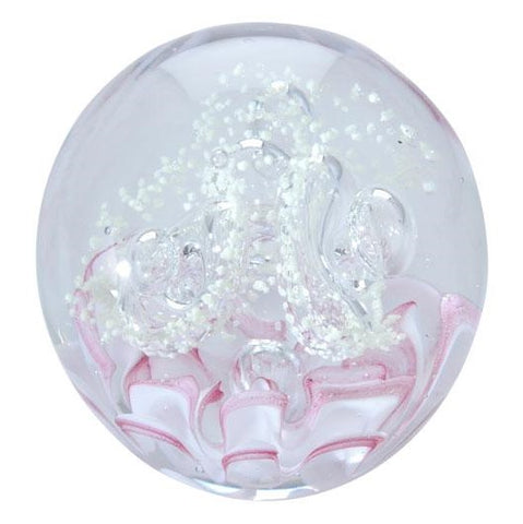 Sulfure en cristal moyen modèle. Base rose pale entourée de bulles rappelant la douceur des bonbons. Photo vue de près.