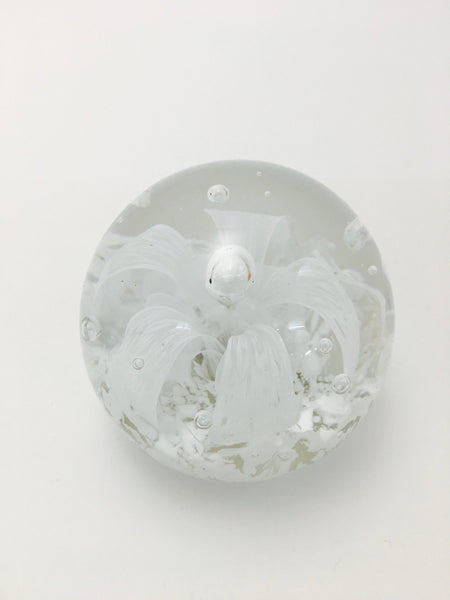 Sulfure en cristal grand modele, "White Flower" vue du dessus en détail. 