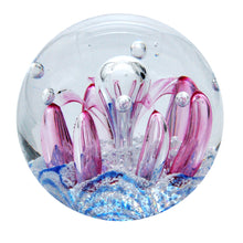 Charger l&#39;image dans la galerie, Sulfure en cristal grand modèle. Un mélange de rosé et de bleu cobalt donne un caractère unique à cet objet de décoration.
